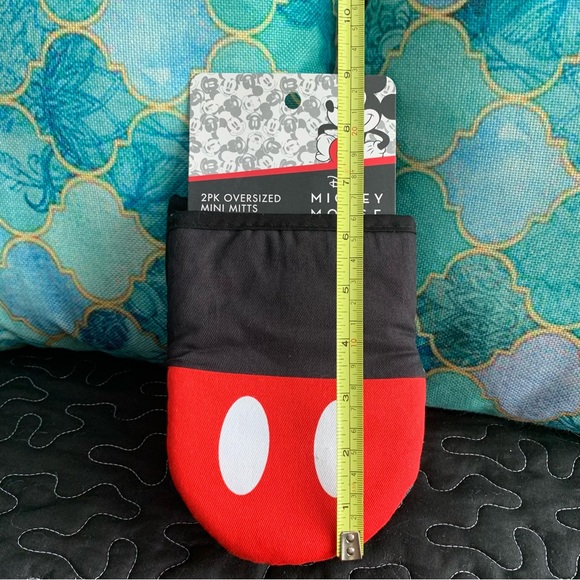 Disney Mickey Mouse Oven Mitts NEW - Picture 6 of 8